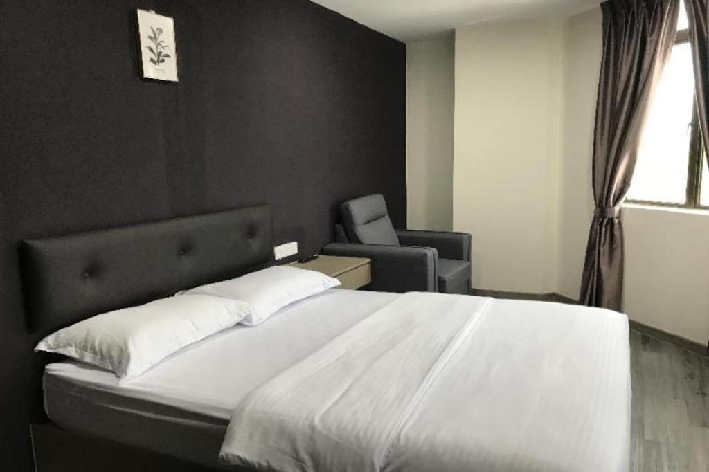 Oyo 90506 Z Stay Inn Hotel Simpang Renggam Exterior photo